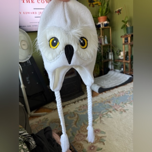 Harry Potter Griffindor Hedwig White Owl Plush Winter Hat with Ear Flaps OS - Picture 8 of 8